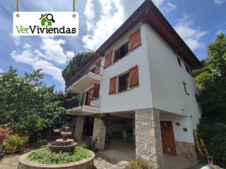 Casa a Vallirana. Casa con piscina y vistas panor�micas