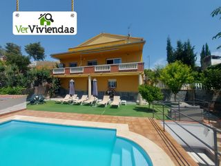Casa a Olivella. Casa con piscina y licencia turística