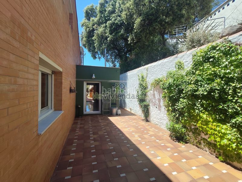 Foto 0370823e-9665-4395-a8f9-6ff7fa586205. Casa amb xemeneia calefacció aparcament piscina a Castellar del Vallès
