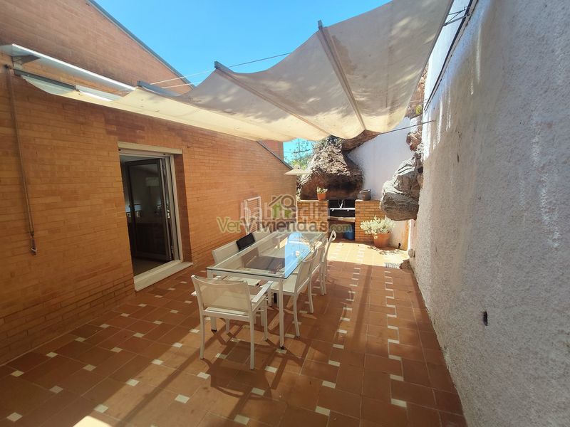 Foto 03aa8b99-6ac6-4e22-bed8-253cd48047c0. Casa amb xemeneia calefacció aparcament piscina a Castellar del Vallès