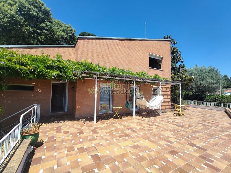 Foto 3140fb2a-fec5-4c39-8c62-1b168cc7aff6. Casa amb xemeneia calefacció aparcament piscina a Castellar del Vallès