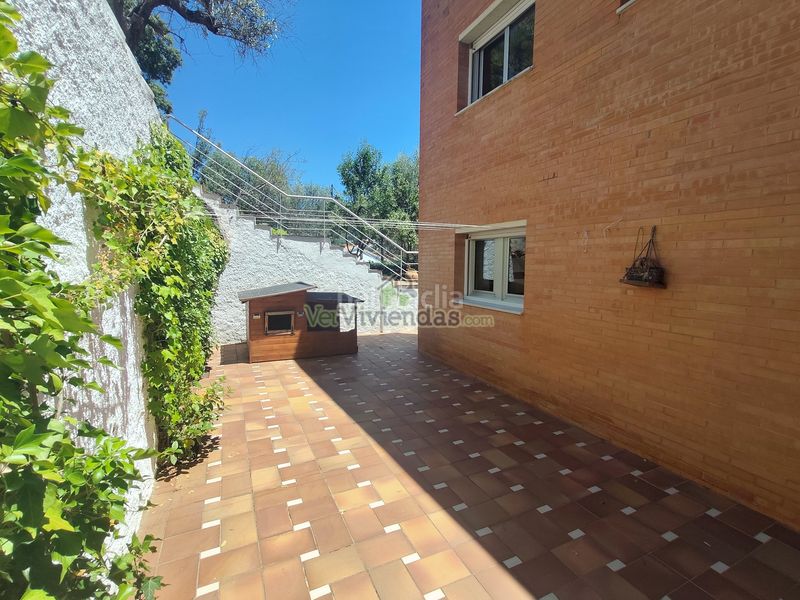 Foto 5649679a-b083-463c-9ca7-dc03f80d9613. Casa amb xemeneia calefacció aparcament piscina a Castellar del Vallès