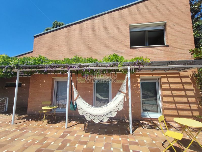 Foto 57e1a506-eb83-441b-b55f-f41146012b90. Casa amb xemeneia calefacció aparcament piscina a Castellar del Vallès