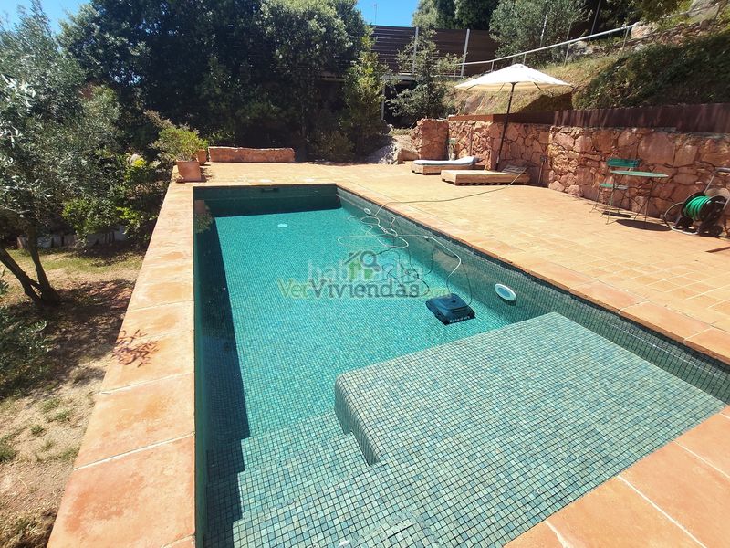 Foto 5d8026ab-75a8-4d70-b3b5-16ced65ab1ff. Casa amb xemeneia calefacció aparcament piscina a Castellar del Vallès