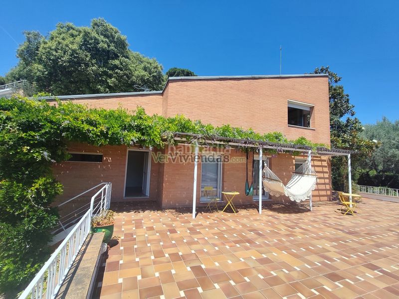 Foto 629eaaaf-3f1d-42cb-b611-d9b7b6ec781d. Casa amb xemeneia calefacció aparcament piscina a Castellar del Vallès