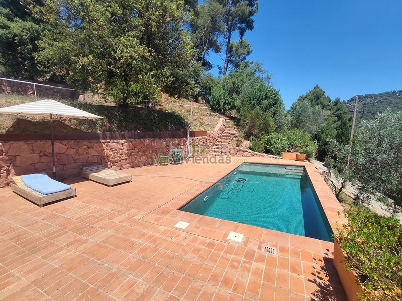 Foto 70550a1b-1d60-449f-9b22-e957a537fa60. Casa amb xemeneia calefacció aparcament piscina a Castellar del Vallès