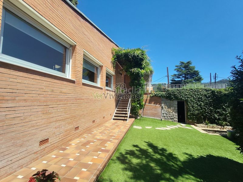Foto a7489a1c-ee7c-4337-a35a-7255a8705543. Casa amb xemeneia calefacció aparcament piscina a Castellar del Vallès