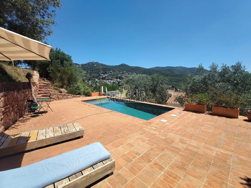 Foto ab7a9034-372f-441e-a256-586f0a9189b1. Casa amb xemeneia calefacció aparcament piscina a Castellar del Vallès