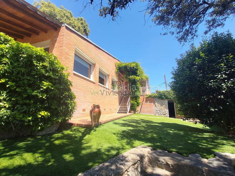 Foto c43acdc7-ef02-45b0-a2d3-3f27cd915aff. Casa amb xemeneia calefacció aparcament piscina a Castellar del Vallès