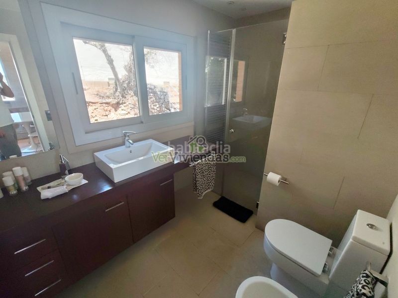 Foto c8711119-2393-4bfa-a63c-35dd873b0ddd. Casa amb xemeneia calefacció aparcament piscina a Castellar del Vallès