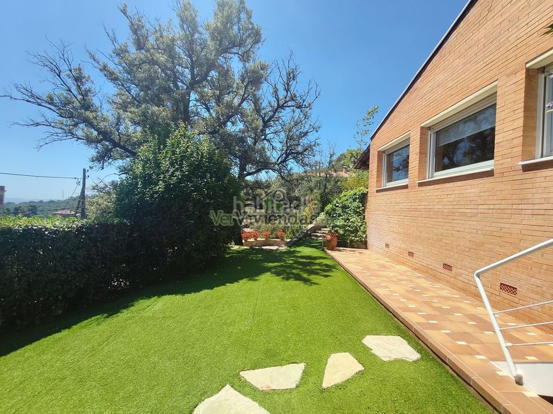 Foto e3349ade-eb46-4c8a-bb47-269c179177f8. Casa amb xemeneia calefacció aparcament piscina a Castellar del Vallès
