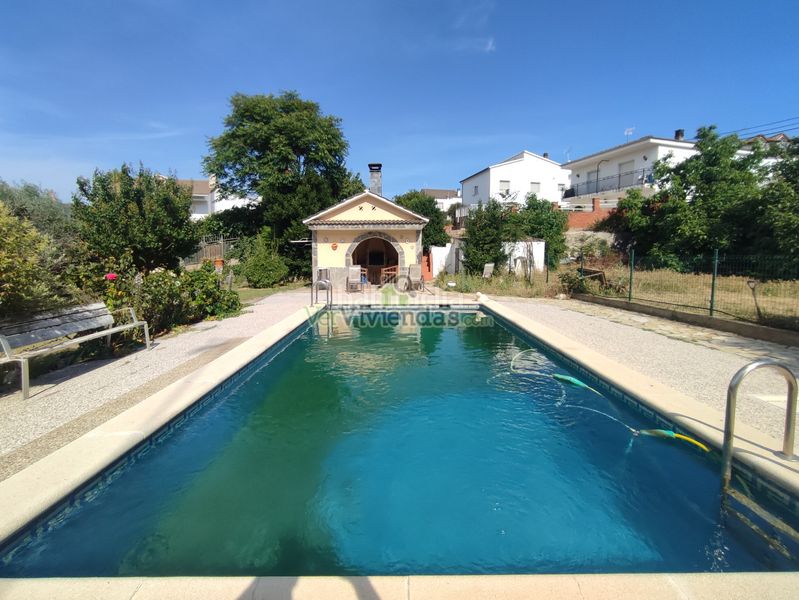 Foto 2d540b95-7475-4c7b-889f-2291df691d84. Casa amb xemeneia calefacció aparcament piscina a Vacarisses