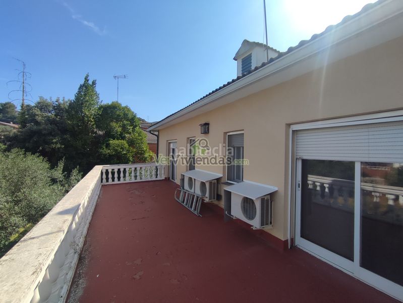 Foto 69aa277e-b866-4788-94ce-775f675836cc. Casa amb xemeneia calefacció aparcament piscina a Vacarisses