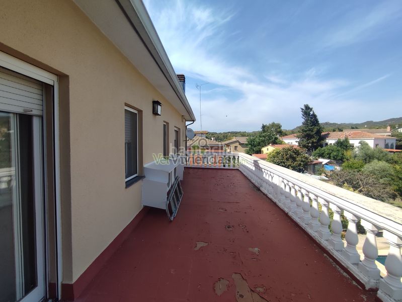 Foto fa8d5364-85f6-46ca-af5d-fc8ed9095689. Casa amb xemeneia calefacció aparcament piscina a Vacarisses