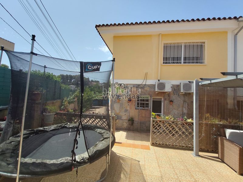 Foto 5801cef2-b833-40d7-965b-19e07187ed3b. Casa adossada amb calefacció aparcament piscina a Abrera