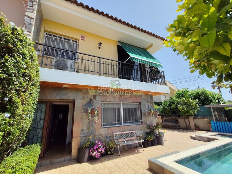 Foto 8a06146f-3b30-4686-a1a7-54935f0f6587. Casa adossada amb calefacció aparcament piscina a Abrera