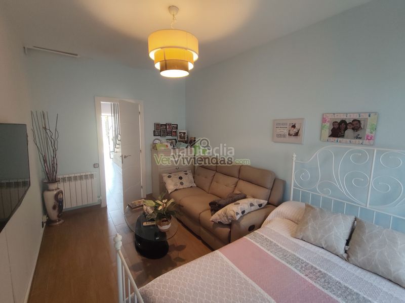 Foto b5641438-867c-4fa2-8fac-e45fe2abb35a. Casa adossada amb calefacció aparcament piscina a Abrera