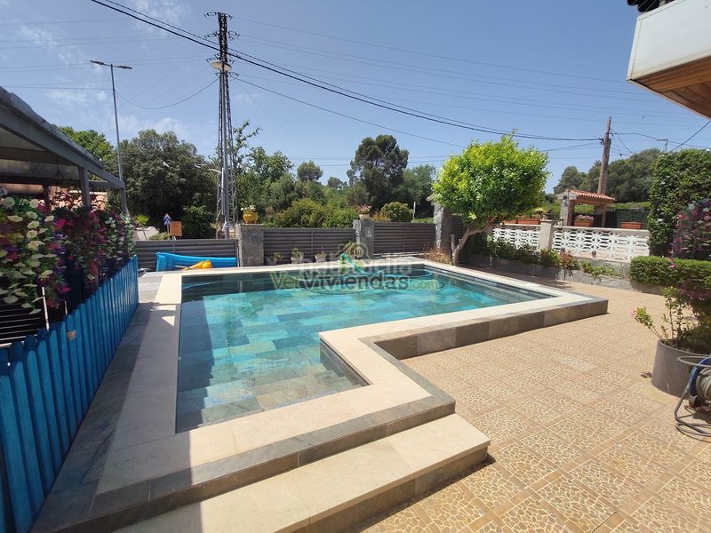 Foto bc918dfb-bf51-4efd-b9f0-cdcdb003a9f4. Casa adossada amb calefacció aparcament piscina a Abrera