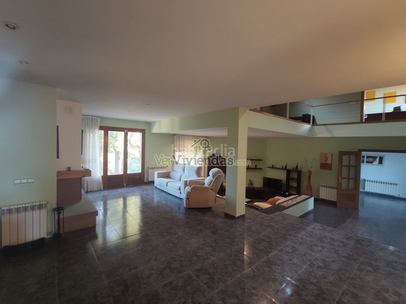 Foto 21f8b033-c5c8-498d-a604-3822f8cb0a77. Casa amb xemeneia calefacció aparcament a El Racó-Sant Feliu del Racó Castellar del Vallès
