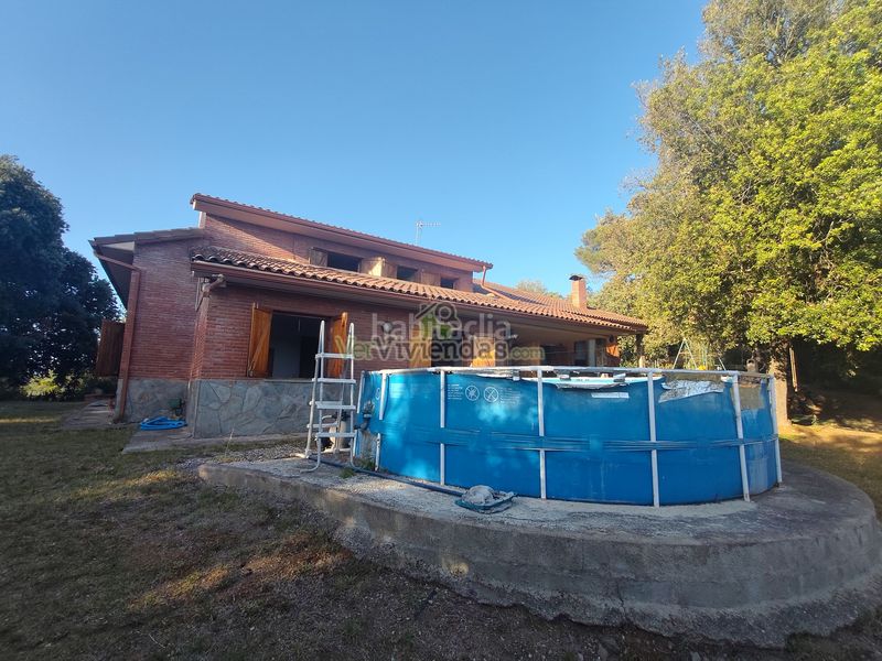 Foto 44343fff-07ef-49ce-a287-dfc424f3f00c. Casa amb xemeneia calefacció aparcament a El Racó-Sant Feliu del Racó Castellar del Vallès