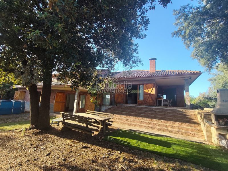 Foto 8b86be3f-eefd-4d10-bb4e-eaf7ed5573dd. Casa amb xemeneia calefacció aparcament a El Racó-Sant Feliu del Racó Castellar del Vallès