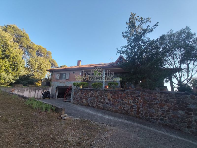 Foto edcb07a3-6b9c-4016-a6ab-c558118daae3. Casa amb xemeneia calefacció aparcament a El Racó-Sant Feliu del Racó Castellar del Vallès