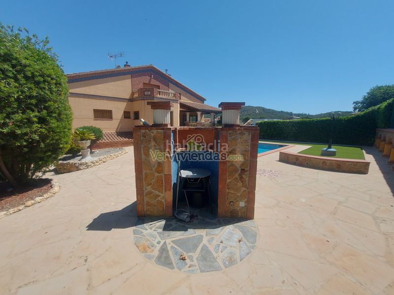 Foto 1173b089-9f3a-4a3a-b944-77ad16b5a5c0. Casa amb xemeneia calefacció aparcament piscina a Olèrdola