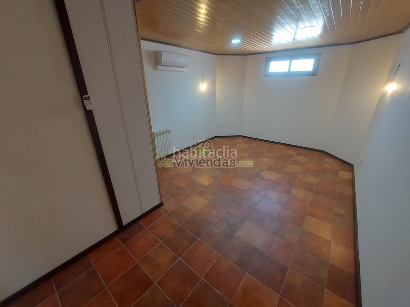 Foto 1cc9d240-abcf-4050-9ab8-669d16c9cebe. Casa amb xemeneia calefacció aparcament piscina a Olèrdola