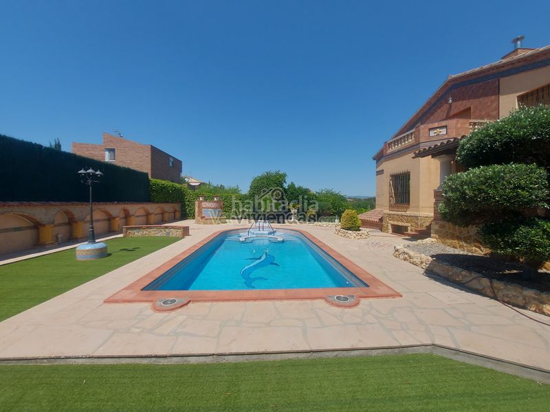 Foto 1ce9825f-d4bd-4407-9836-1d4f39a828d4. Casa amb xemeneia calefacció aparcament piscina a Olèrdola