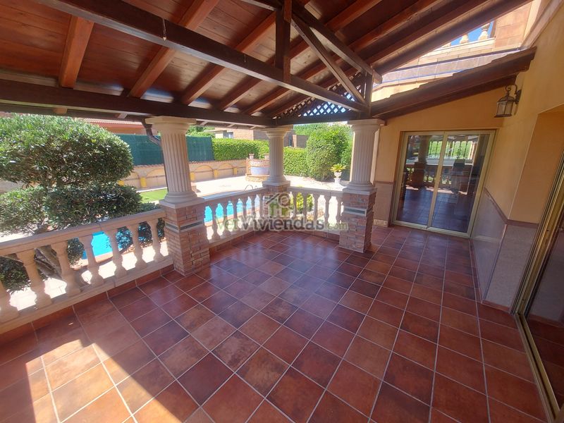 Foto 35032800-2f5a-4a2d-80dd-06a8b9111245. Casa amb xemeneia calefacció aparcament piscina a Olèrdola