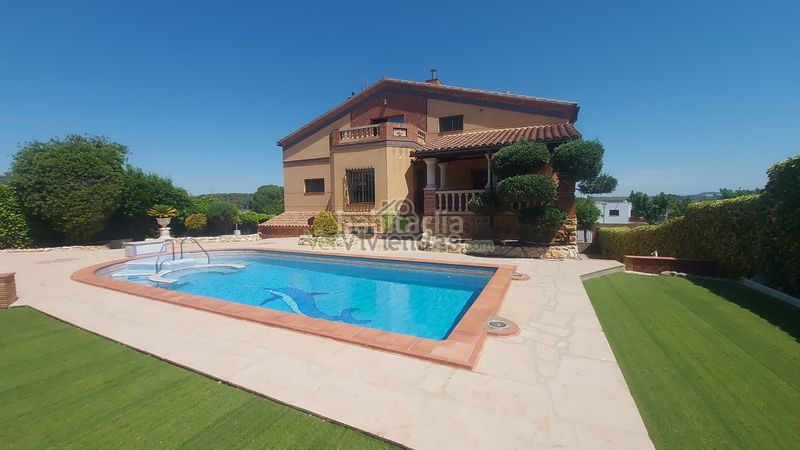 Foto 3941fb12-04e4-4105-9685-83708e7d4229. Casa amb xemeneia calefacció aparcament piscina a Olèrdola