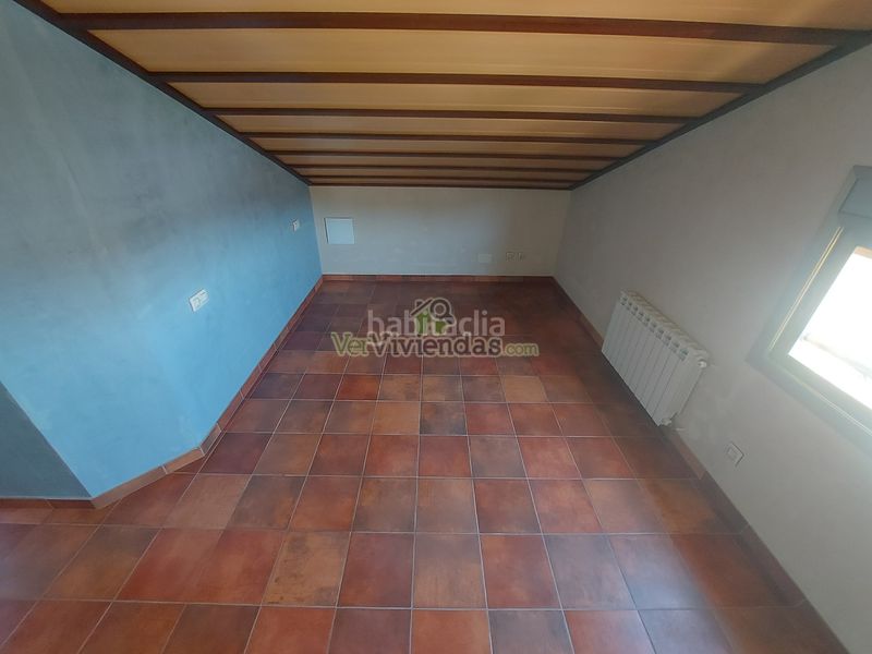 Foto 55414c22-4c47-4164-af91-df930daf50d8. Casa amb xemeneia calefacció aparcament piscina a Olèrdola