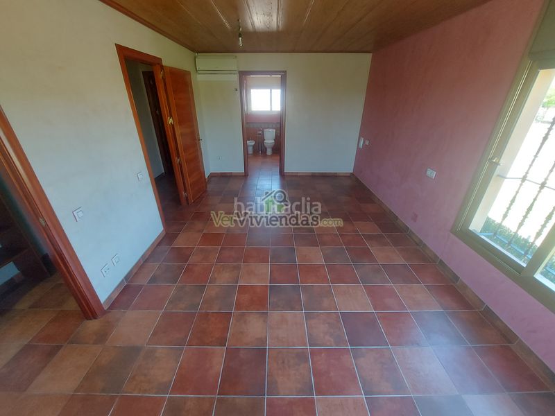 Foto 5bbf1cf6-481b-4ba1-aa00-4a8a2d689e1d. Casa amb xemeneia calefacció aparcament piscina a Olèrdola