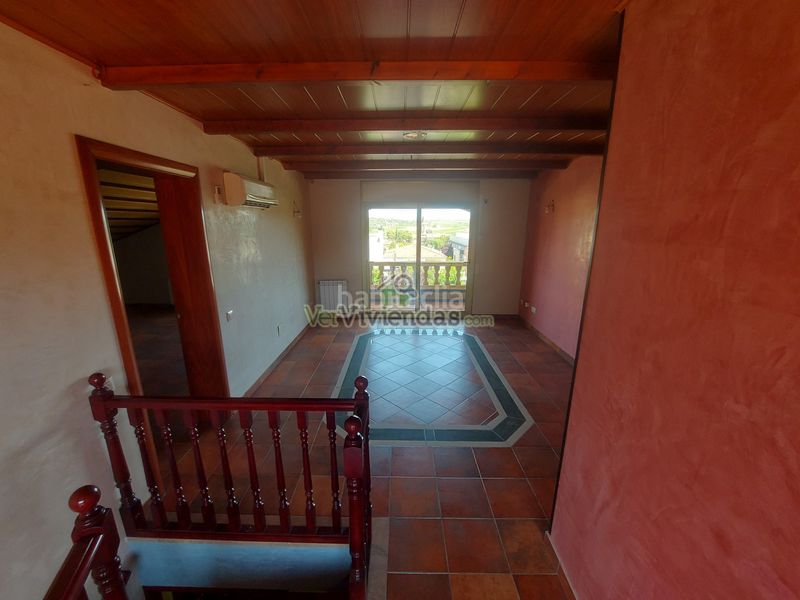 Foto 63cfca47-8436-4740-a452-828d41fb0422. Casa amb xemeneia calefacció aparcament piscina a Olèrdola