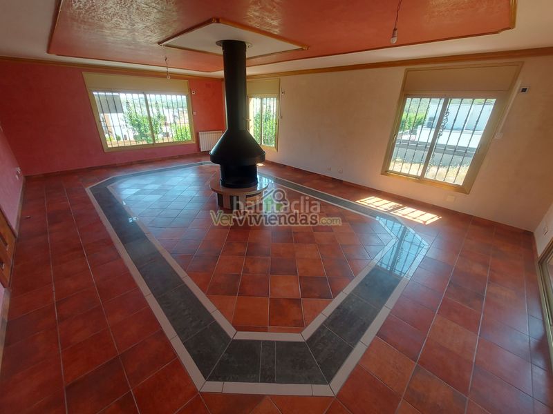 Foto 716999cf-5d3f-4216-b936-250c817dd461. Casa amb xemeneia calefacció aparcament piscina a Olèrdola