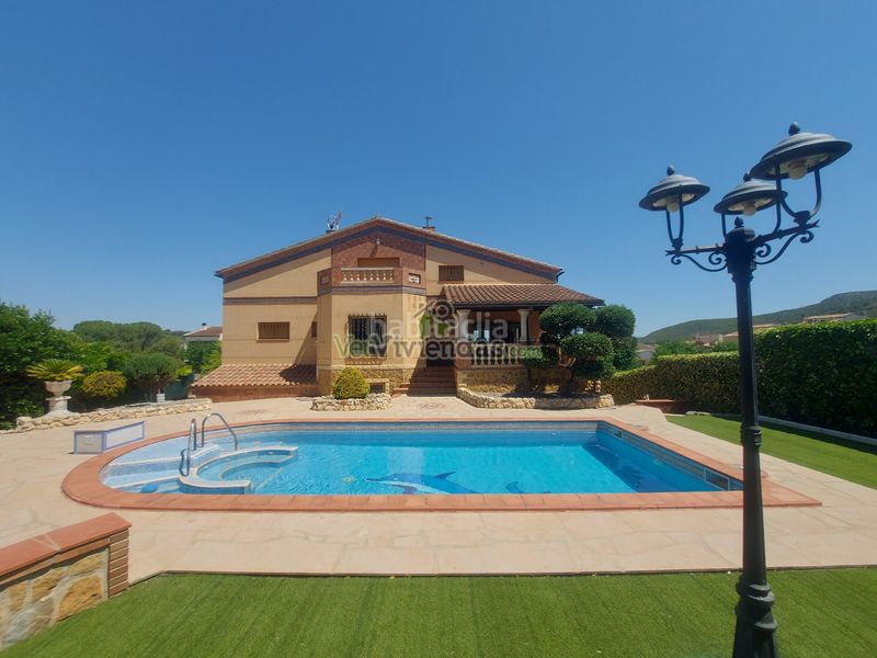 Foto 85e5d7de-5814-4d10-8b81-ad988b538539. Casa amb xemeneia calefacció aparcament piscina a Olèrdola