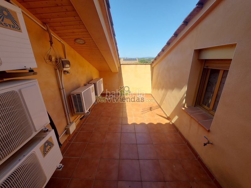Foto 9d9beb89-813f-4d35-8ec9-28913434a352. Casa amb xemeneia calefacció aparcament piscina a Olèrdola