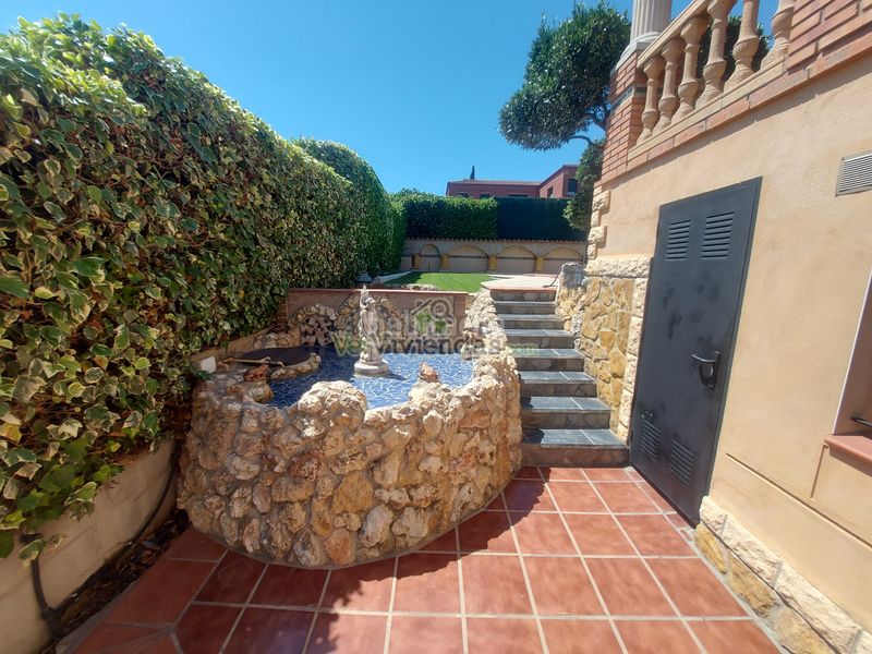 Foto aad688c2-28fd-424b-bada-bacab8ec4c90. Casa amb xemeneia calefacció aparcament piscina a Olèrdola