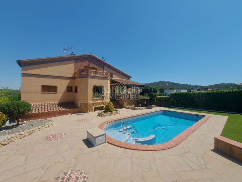 Foto c2b70a65-b34a-4e36-a2c5-146f900e06bf. Casa amb xemeneia calefacció aparcament piscina a Olèrdola