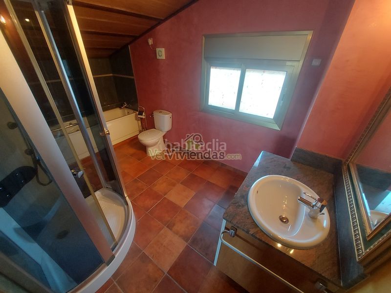 Foto cf561a2d-79bb-4999-a142-a316ec358ebb. Casa amb xemeneia calefacció aparcament piscina a Olèrdola
