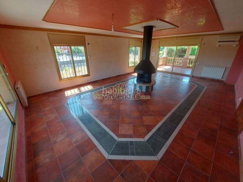 Foto d2c8d471-7de5-4bb0-b0fe-55bf4bf6a5b7. Casa amb xemeneia calefacció aparcament piscina a Olèrdola
