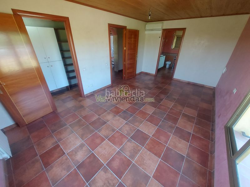 Foto ebf08302-d253-42bc-aff2-939d8dcbc3cf. Casa amb xemeneia calefacció aparcament piscina a Olèrdola
