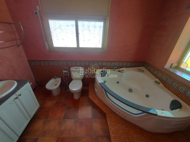 Foto ed8a9da2-7bd0-43e5-9dfc-a1b5343751e1. Casa amb xemeneia calefacció aparcament piscina a Olèrdola