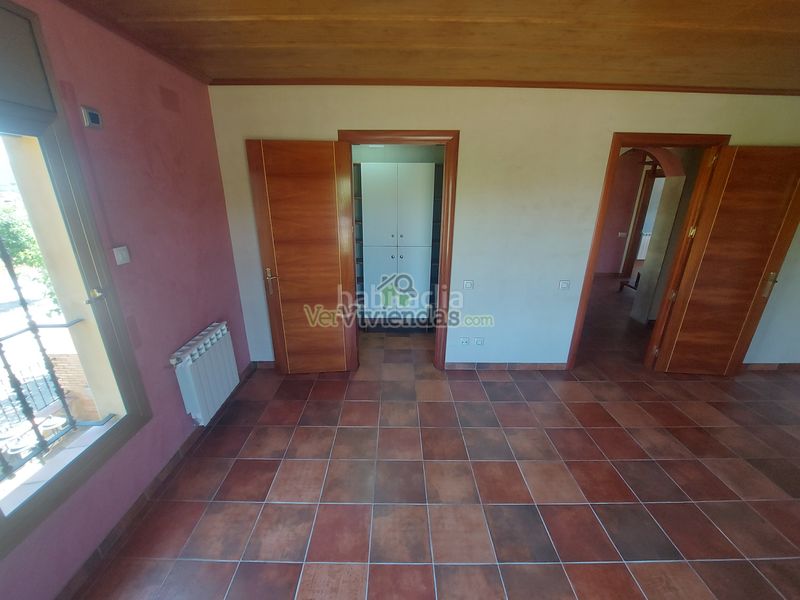 Foto f5e86e8b-40eb-45fe-8384-ebf82cd802a7. Casa amb xemeneia calefacció aparcament piscina a Olèrdola
