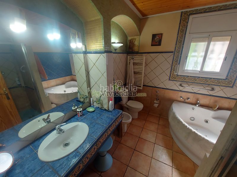 Foto 184a6233-62f6-4f0c-91c8-c1b8e3fc3896. Casa espectacular casa con piscina en Olèrdola