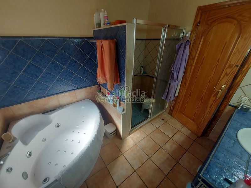 Foto 1b8aaca1-9cc5-4434-a306-d8f2eab18157. Casa espectacular casa con piscina en Olèrdola