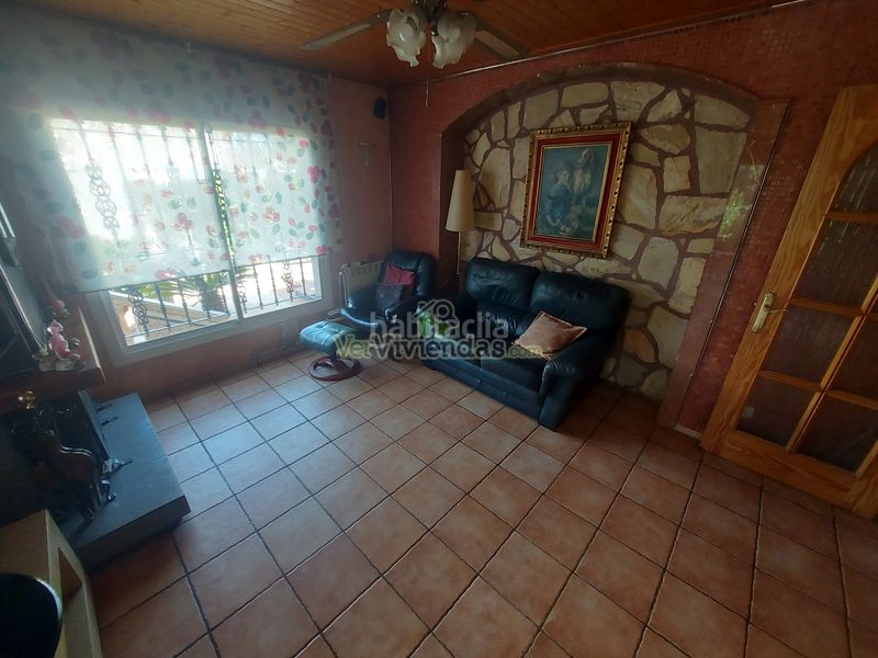 Foto 829b0246-a4d9-47f0-b53f-757cff001d7d. Casa espectacular casa con piscina en Olèrdola