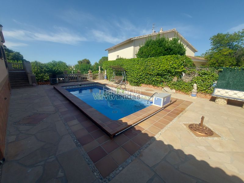 Foto a6f1978a-23ff-4407-9f89-2d00adfa97a7. Casa espectacular casa con piscina en Olèrdola