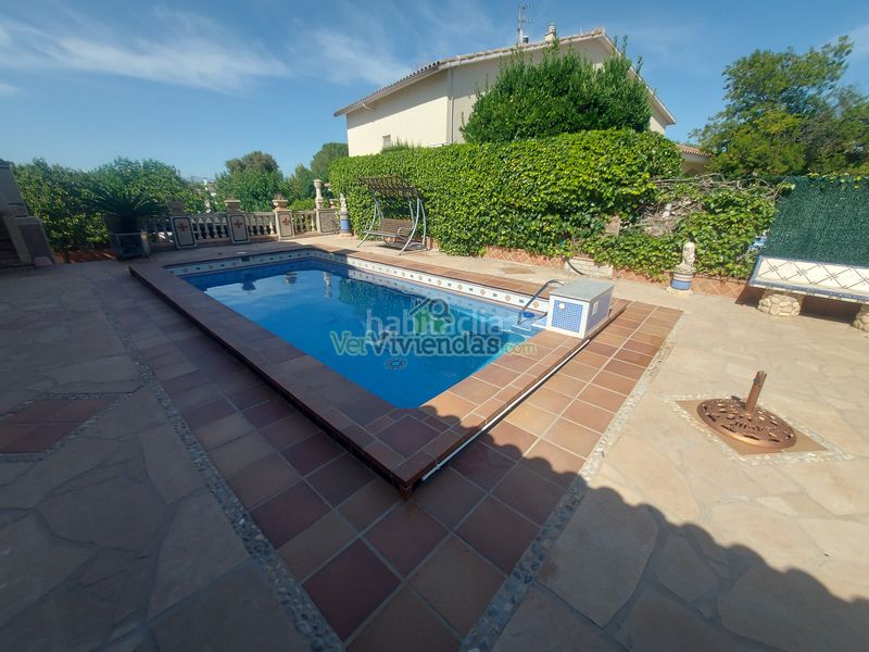 Foto bef59cc4-bdb2-4639-8008-47c3d47db032. Casa espectacular casa con piscina en Olèrdola