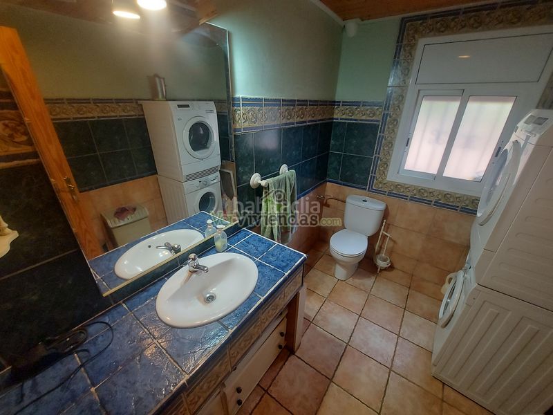 Foto f014bbdd-624f-4f5e-aabe-daf2ca226e9f. Casa espectacular casa con piscina en Olèrdola